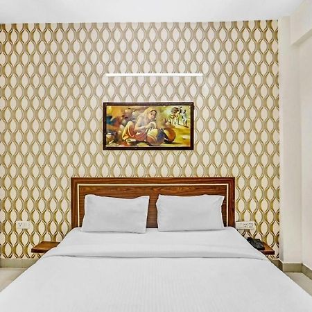 Hotel Noida Continental At Noida City Center Bagian luar foto