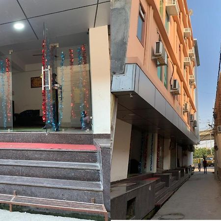 Hotel Noida Continental At Noida City Center Bagian luar foto