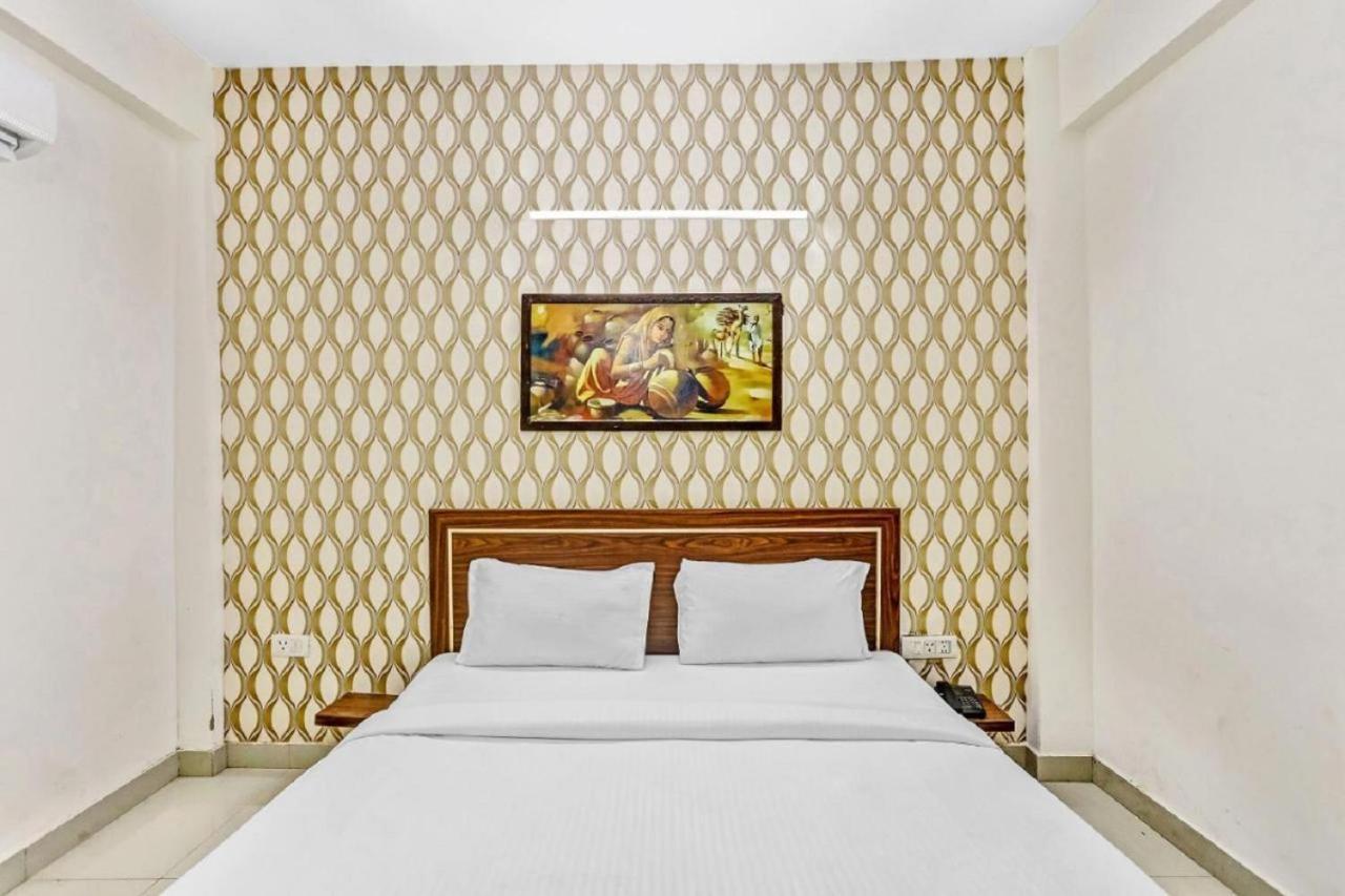 Hotel Noida Continental At Noida City Center Bagian luar foto