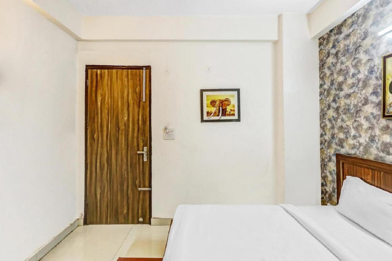Hotel Noida Continental At Noida City Center Bagian luar foto