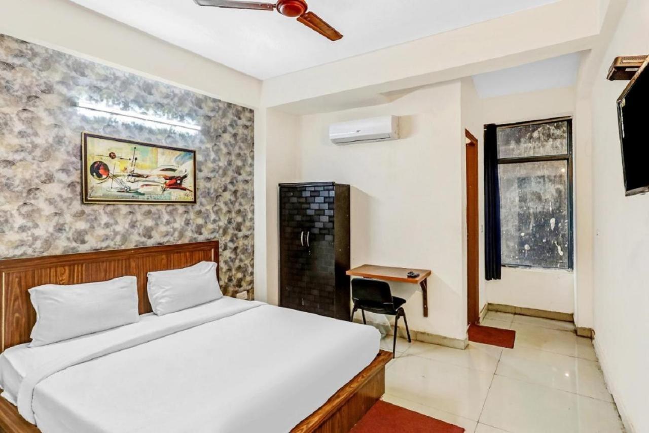 Hotel Noida Continental At Noida City Center Bagian luar foto