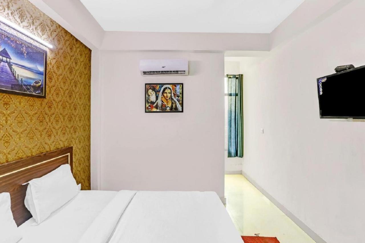 Hotel Noida Continental At Noida City Center Bagian luar foto