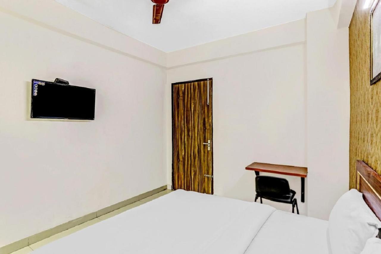 Hotel Noida Continental At Noida City Center Bagian luar foto